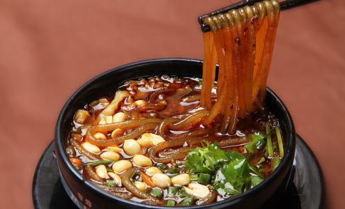 小吃店怎么打開市場呢？四川小吃培訓(xùn)學(xué)校提議