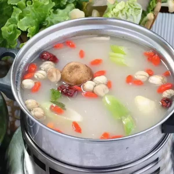 秋天到了,學(xué)學(xué)這5款火鍋湯底的做法吧! 秋天到了,學(xué)學(xué)這5款火鍋湯底的做法吧!