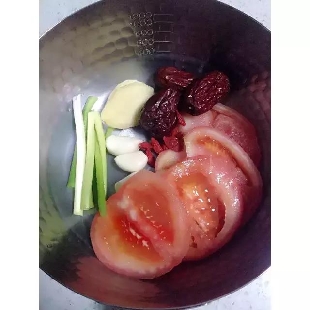 秋天到了,學(xué)學(xué)這5款火鍋湯底的做法吧! 秋天到了,學(xué)學(xué)這5款火鍋湯底的做法吧!