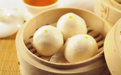 還在用清水蒸饅頭嗎？發面加“此物”，蒸出來的饅頭又香又軟！
