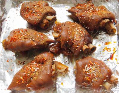 四川學烤豬蹄技術培訓學校哪里好？掌握其中操作技巧